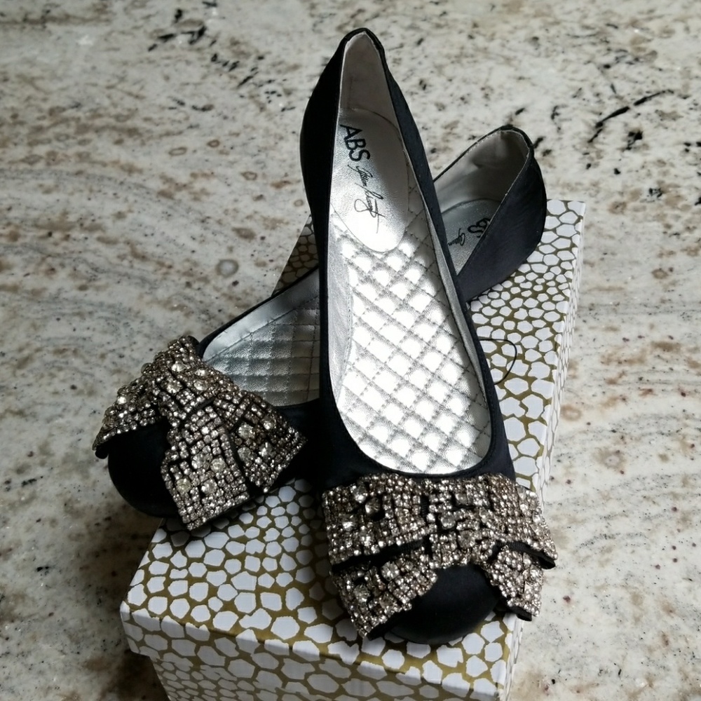 New in box ABS rhinestone bow flat
